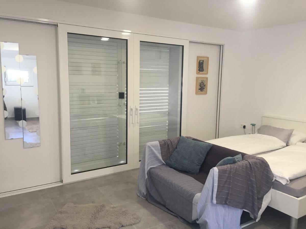 דירות פודגורה Apartman Zeljka מראה חיצוני תמונה