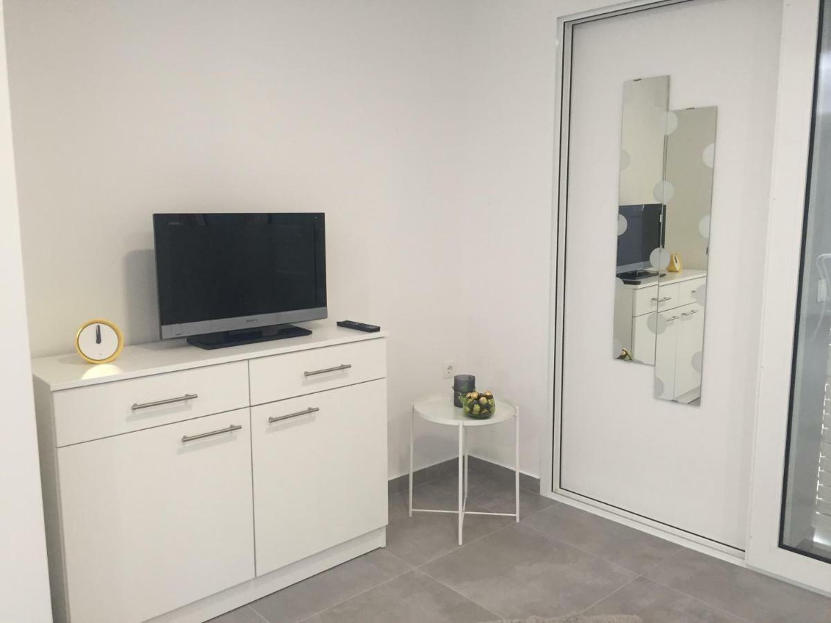 דירות פודגורה Apartman Zeljka מראה חיצוני תמונה