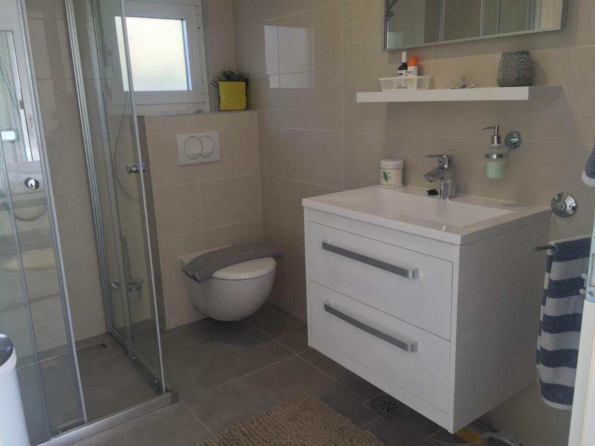 דירות פודגורה Apartman Zeljka מראה חיצוני תמונה