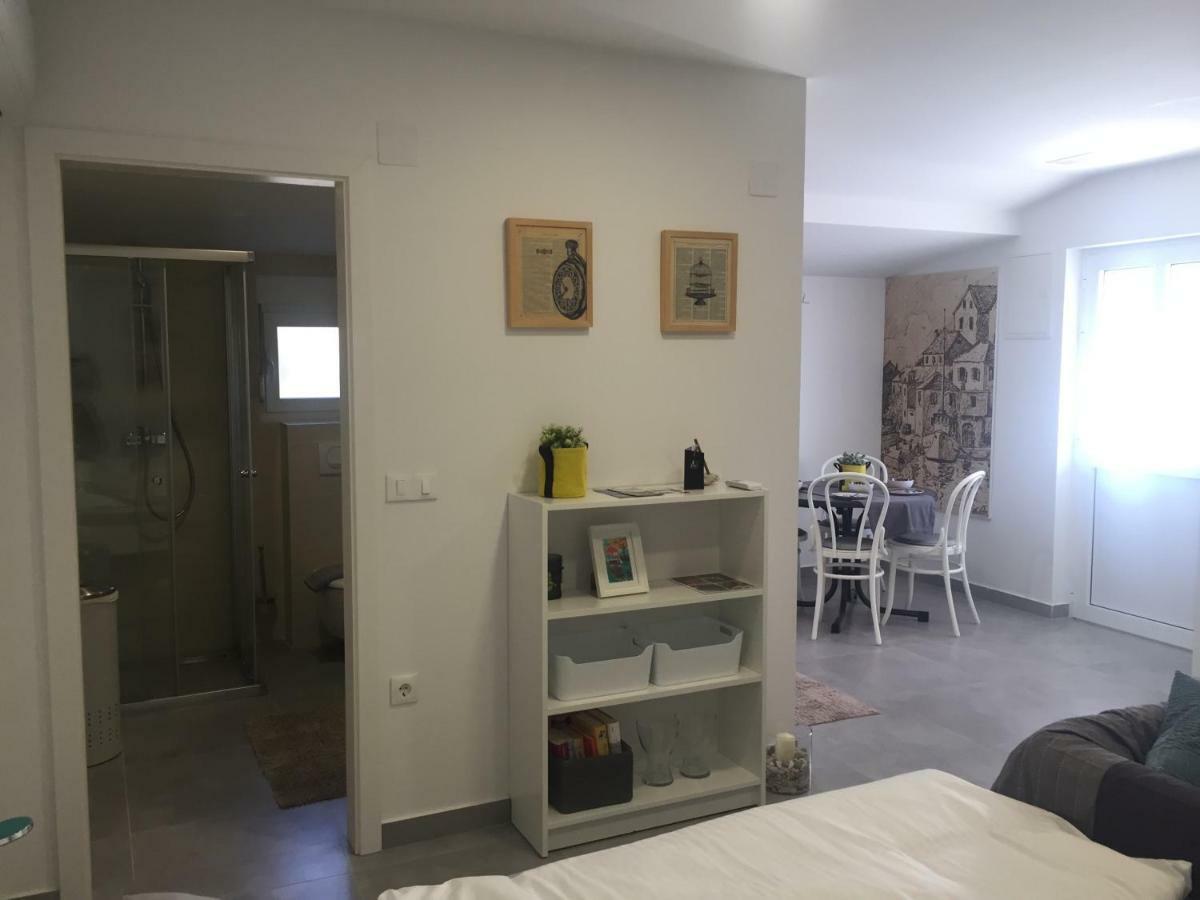 דירות פודגורה Apartman Zeljka מראה חיצוני תמונה